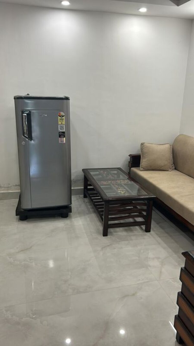 Room, freedom fighters enclave 1 Bedroom 550 Sq.Ft. Builder Floor In Freedom Fighters Enclave Delhi 10645362
