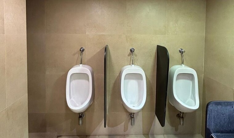Bathroom, andheri east Commercial Office Space 1220 Sq.Ft. In Andheri East Mumbai 10645376