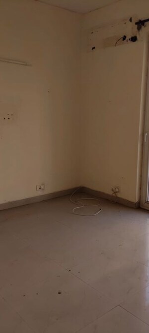 Room in 3.5 BHK Apartment at BPTP Park Grandeura, Sector 82 – for Rent
