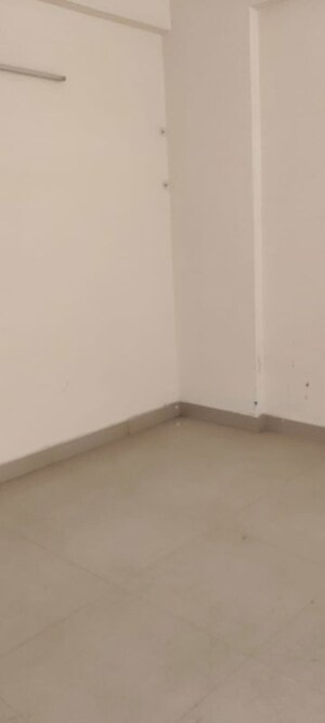 Room in 3.5 BHK Apartment at BPTP Park Grandeura, Sector 82 – for Rent