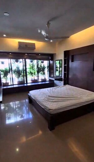 Bedroom in 2 BHK Apartment at Heritage Apartments Bandra, Bandra West – for Rent