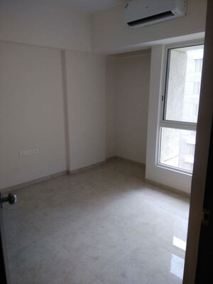1 BHK Apartment For Rent in Lodha Amara, Kolshet Road
