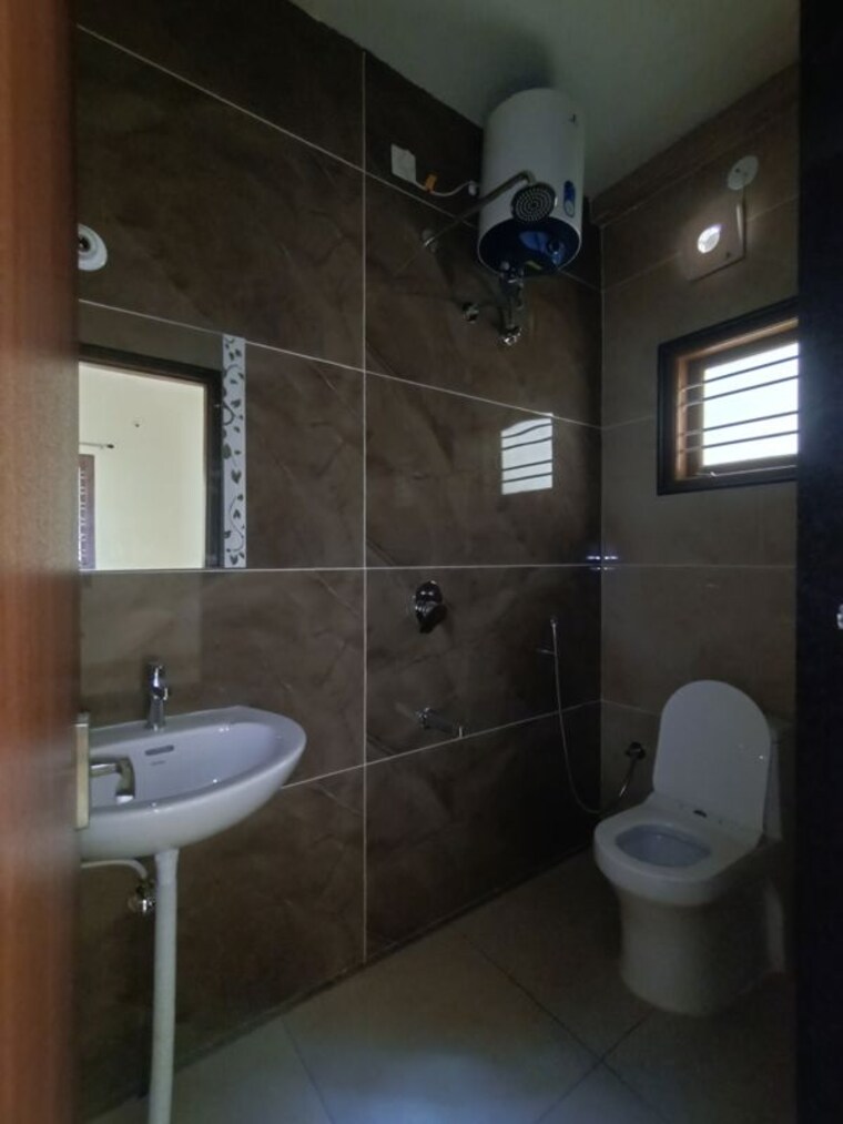 Bathroom, iti layout 2 Bedroom 1200 Sq.Ft. Builder Floor In Iti Layout Bangalore 10645447