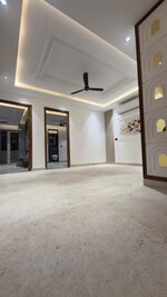 3 BHK + Servant Room 200 Sq.Yd. Builder Floor in Green Fields Colony