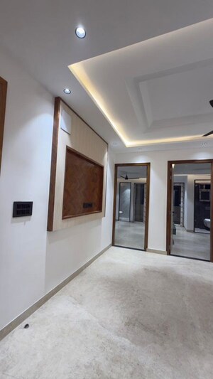Building Lobby in 3 BHK Builder Floor at Green Fields Colony – for Rent