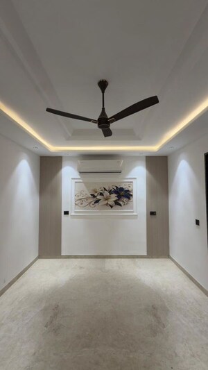 Room in 3 BHK Builder Floor at Green Fields Colony – for Rent