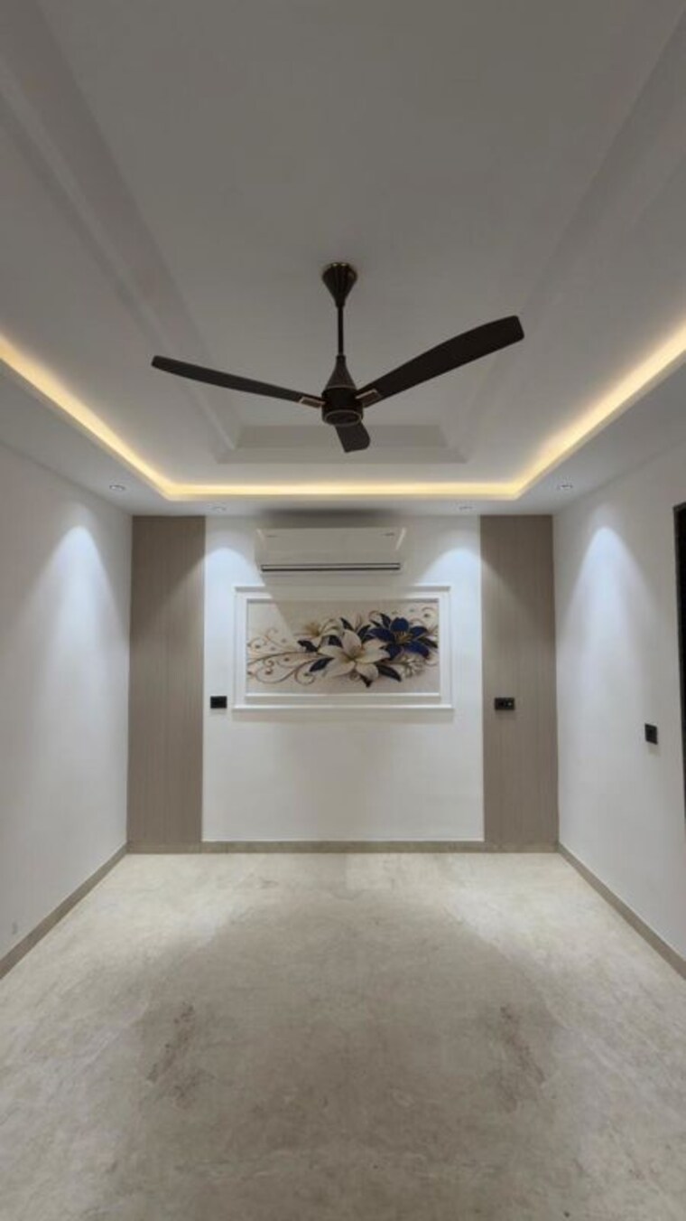 Room, green fields colony 3 Bedroom 200 Sq.Yd. Builder Floor In Green Fields Colony Faridabad 10645469