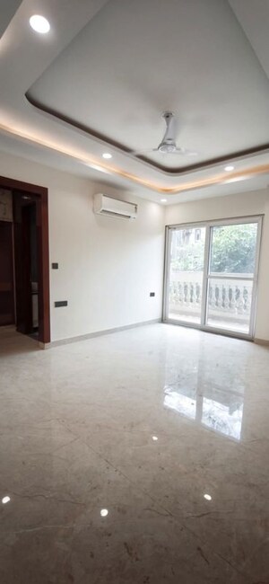Room in 4 BHK Builder Floor at Green Fields Colony – for Rent