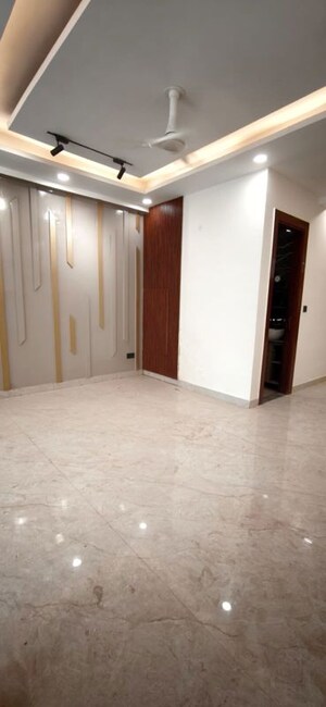 Room in 4 BHK Builder Floor at Green Fields Colony – for Rent
