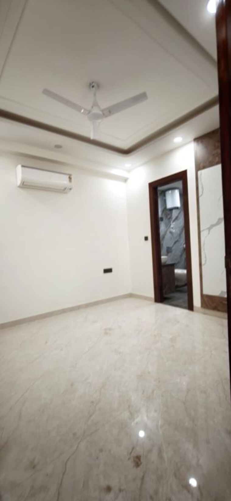 Room, green fields colony 4 Bedroom 300 Sq.Yd. Builder Floor In Green Fields Colony Faridabad 10645485