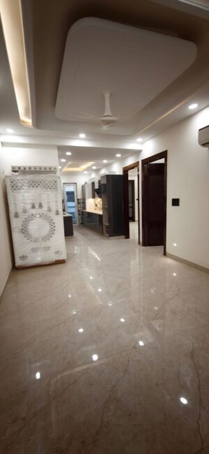 Room in 4 BHK Builder Floor at Green Fields Colony – for Rent