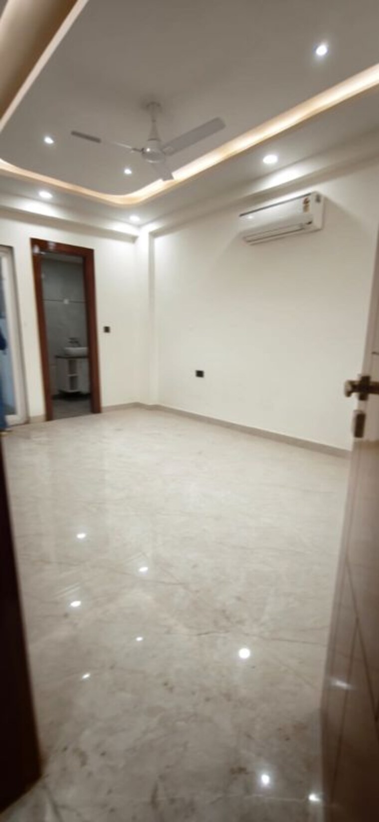 Room, green fields colony 4 Bedroom 300 Sq.Yd. Builder Floor In Green Fields Colony Faridabad 10645485