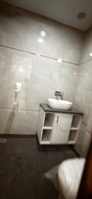 Bathroom in 4 BHK Builder Floor at Green Fields Colony – for Rent