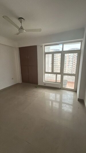Room in 2 BHK Apartment at Supertech Ecociti, Sector 137 – for Rent