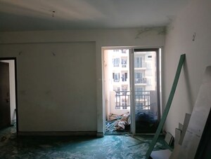 Room in 2 BHK Apartment at Signature Global Proxima, Sector 89 – for Rent