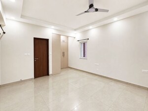 Room in 4 BHK Apartment at Prestige Waterford, Whitefield – for Rent