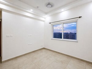 Room in 4 BHK Apartment at Prestige Waterford, Whitefield – for Rent
