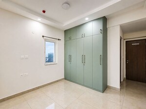 Room in 4 BHK Apartment at Prestige Waterford, Whitefield – for Rent