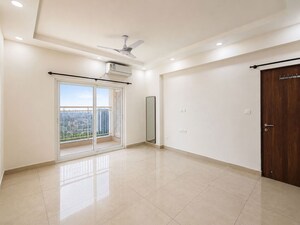 Room in 4 BHK Apartment at Prestige Waterford, Whitefield – for Rent