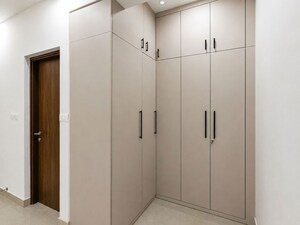 Room in 4 BHK Apartment at Prestige Waterford, Whitefield – for Rent
