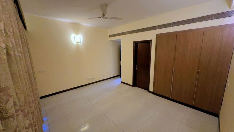 Room, sector 28 2 Bedroom 200 Sq.Yd. Builder Floor In Sector 28 Gurgaon 10645528