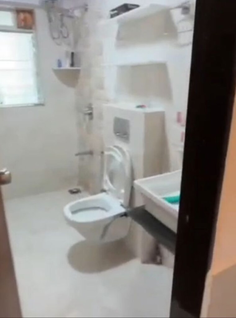 Bathroom, anuradha-chs 2 Bedroom 700 Sq.Ft. Apartment In Vile Parle West Mumbai 10645524