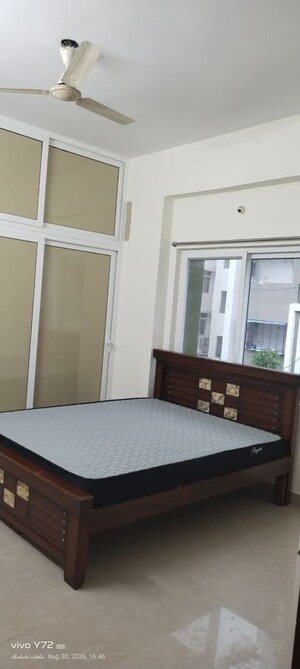 Room in 2 BHK Apartment at Kondapur – for Rent