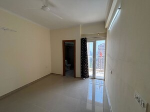 Room in 4 BHK Apartment at Amrapali Verona Heights, Tech Zone 4 Greater Noida – for Sale
