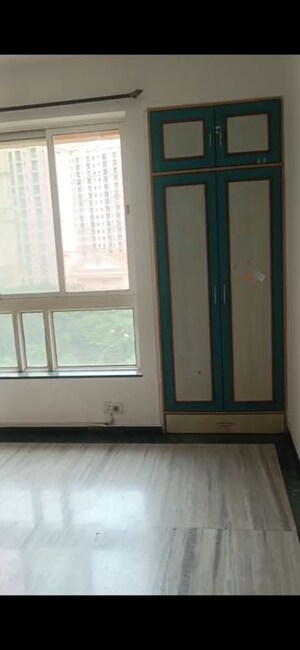 Room in 2 BHK Apartment at Hiranandani Estate Winona, Ghodbunder Road – for Rent