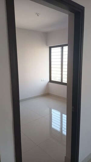 Room in 1 BHK Apartment at Damji Shamji Mahavir Spring Tulip Phase 1, Pokhran Road No Two – for Rent