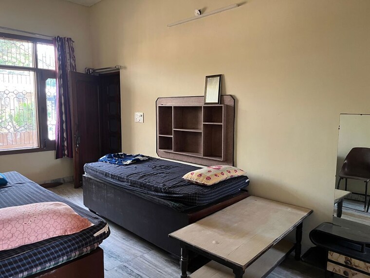 Bedroom, sas nagar 1 RK 100 Sq.Yd. Builder Floor In Sas Nagar Mohali 10645622