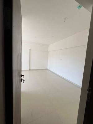 Room in 2 BHK Apartment at Gera Planet Of Joy, Kharadi – for Rent