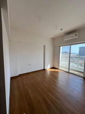 Room in 2 BHK Apartment at Gera Planet Of Joy, Kharadi – for Rent