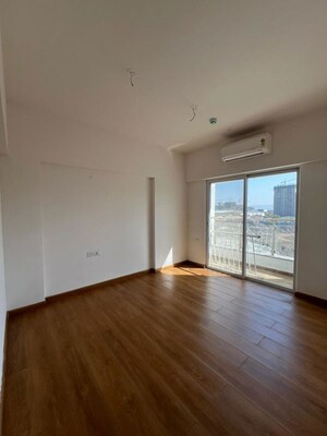 Room in 2 BHK Apartment at Gera Planet Of Joy, Kharadi – for Rent