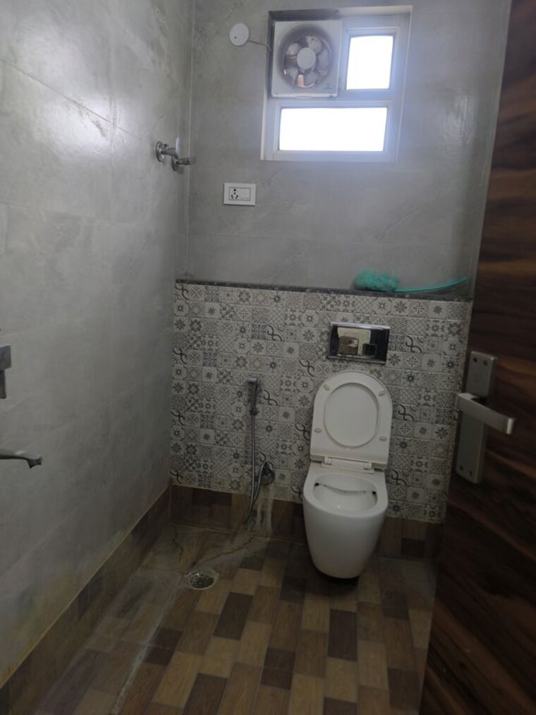 Bathroom, sector 7 dwarka 1 Bedroom 500 Sq.Ft. Builder Floor In Sector 7 Dwarka Delhi 10645665