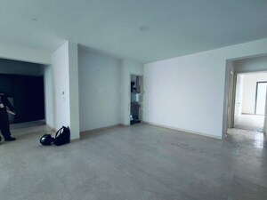 Room in 5 BHK Apartment at Birla Navya, Sector 63a – for Rent