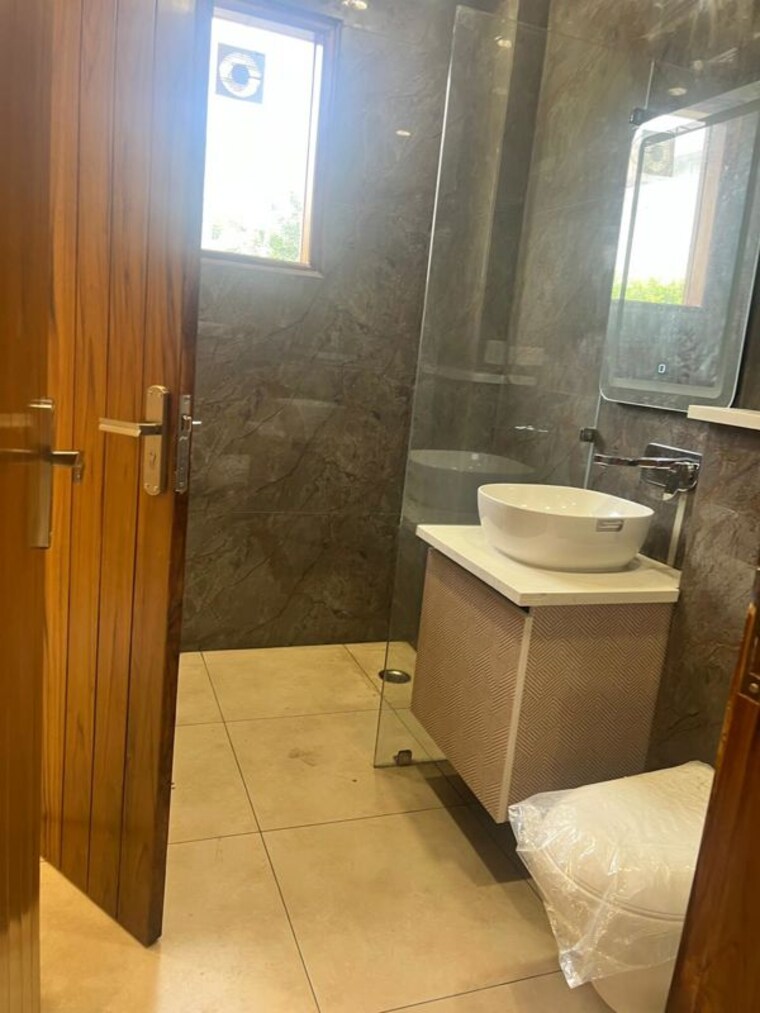 Bathroom, bptp-park-81 3 Bedroom 172 Sq.Yd. Builder Floor In Sector 81 Faridabad 10645683