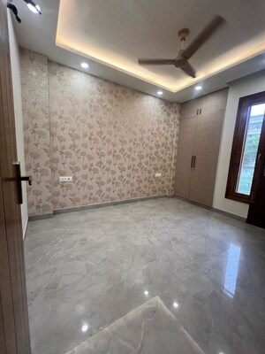 Room in 3 BHK Builder Floor at BPTP Park 81, Sector 81 – for Sale