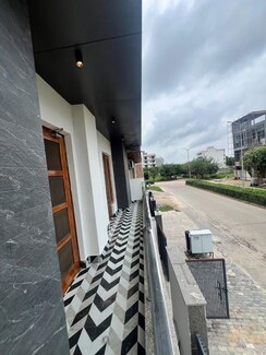 3 BHK Builder Floor For Sale in BPTP Park 81