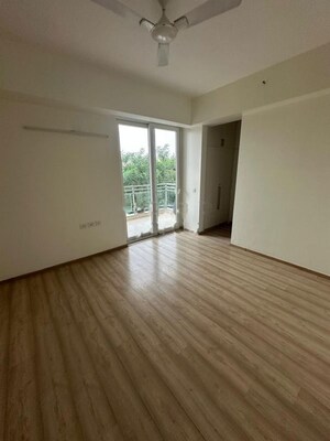 Room in 3.5 BHK Apartment at DLF The Ultima, Sector 81 – for Rent