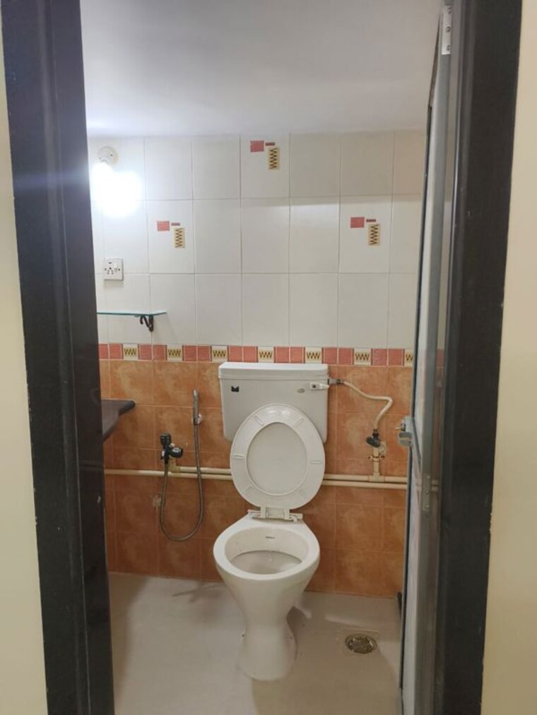 Bathroom, vikas-park-chs 2 Bedroom 700 Sq.Ft. Apartment In Malad West Mumbai 10645690