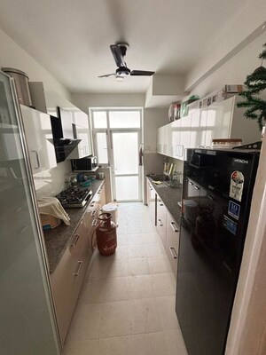 Team Area in 3 BHK Builder Floor at DLF Central Square, North Mullanpur – for Sale