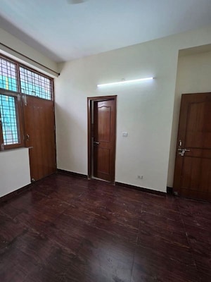 Room in 3 BHK Villa at Sector 22 – for Rent