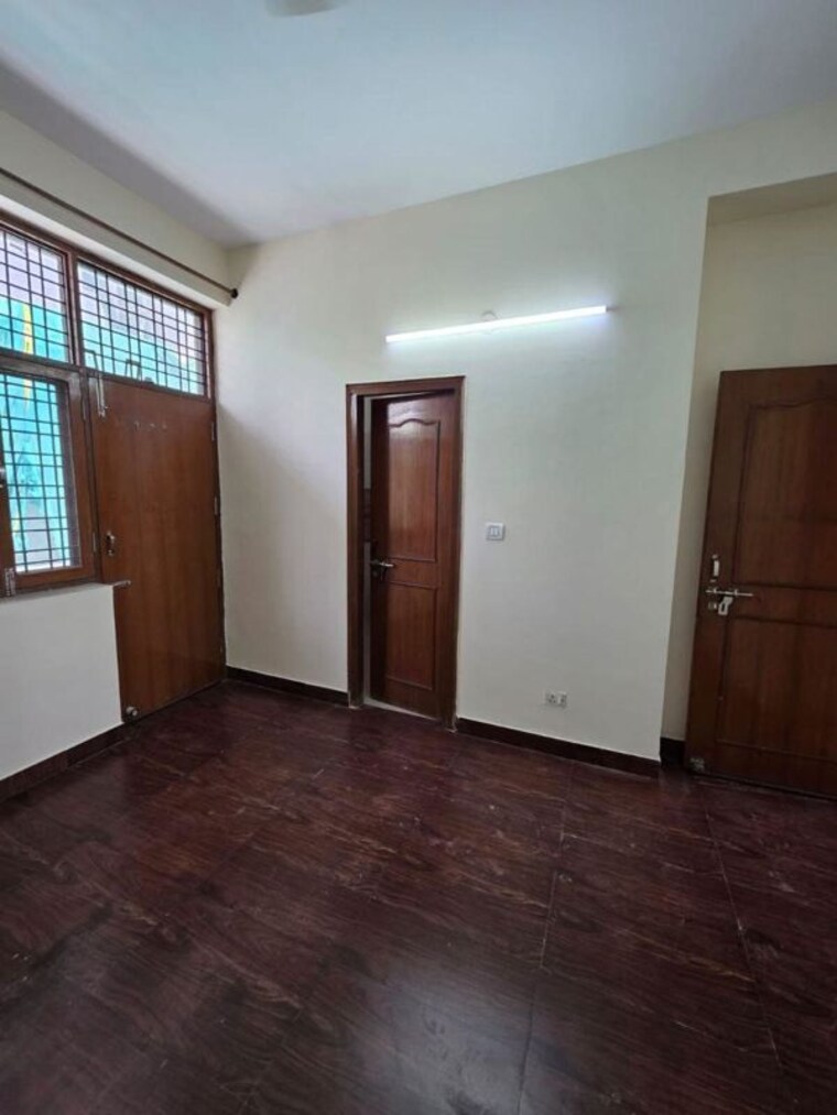 Room, sector 22 3 Bedroom 1800 Sq.Ft. Villa In Sector 22 Gurgaon 10645726