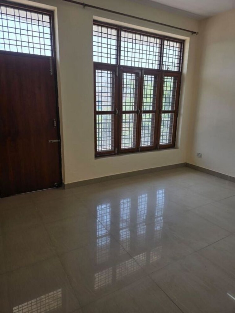Room, sector 22 3 Bedroom 1800 Sq.Ft. Villa In Sector 22 Gurgaon 10645726
