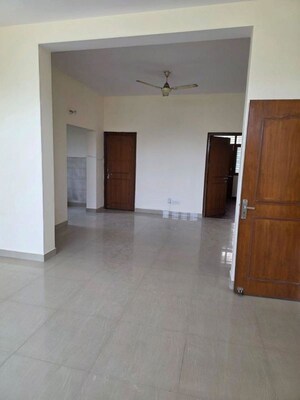 Room in 3 BHK Villa at Sector 22 – for Rent