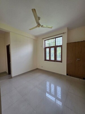 Room in 3 BHK Villa at Sector 22 – for Rent