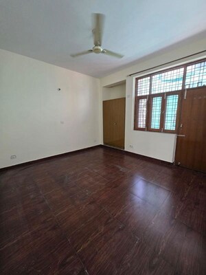 Room in 3 BHK Villa at Sector 22 – for Rent