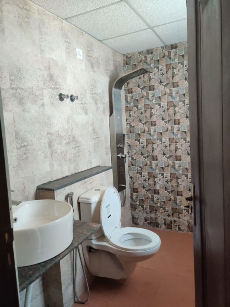 Bathroom, lohgarh 4 Bedroom 2350 Sq.Ft. Penthouse In Lohgarh Zirakpur 10645695