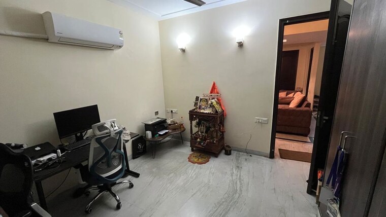 Room, green park 3 Bedroom 200 Sq.Yd. Builder Floor In Green Park Delhi 10645741